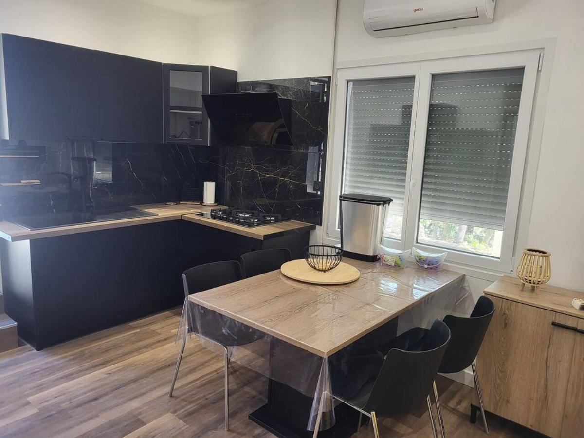 Appartement Jacuzzi ナルボンヌ エクステリア 写真